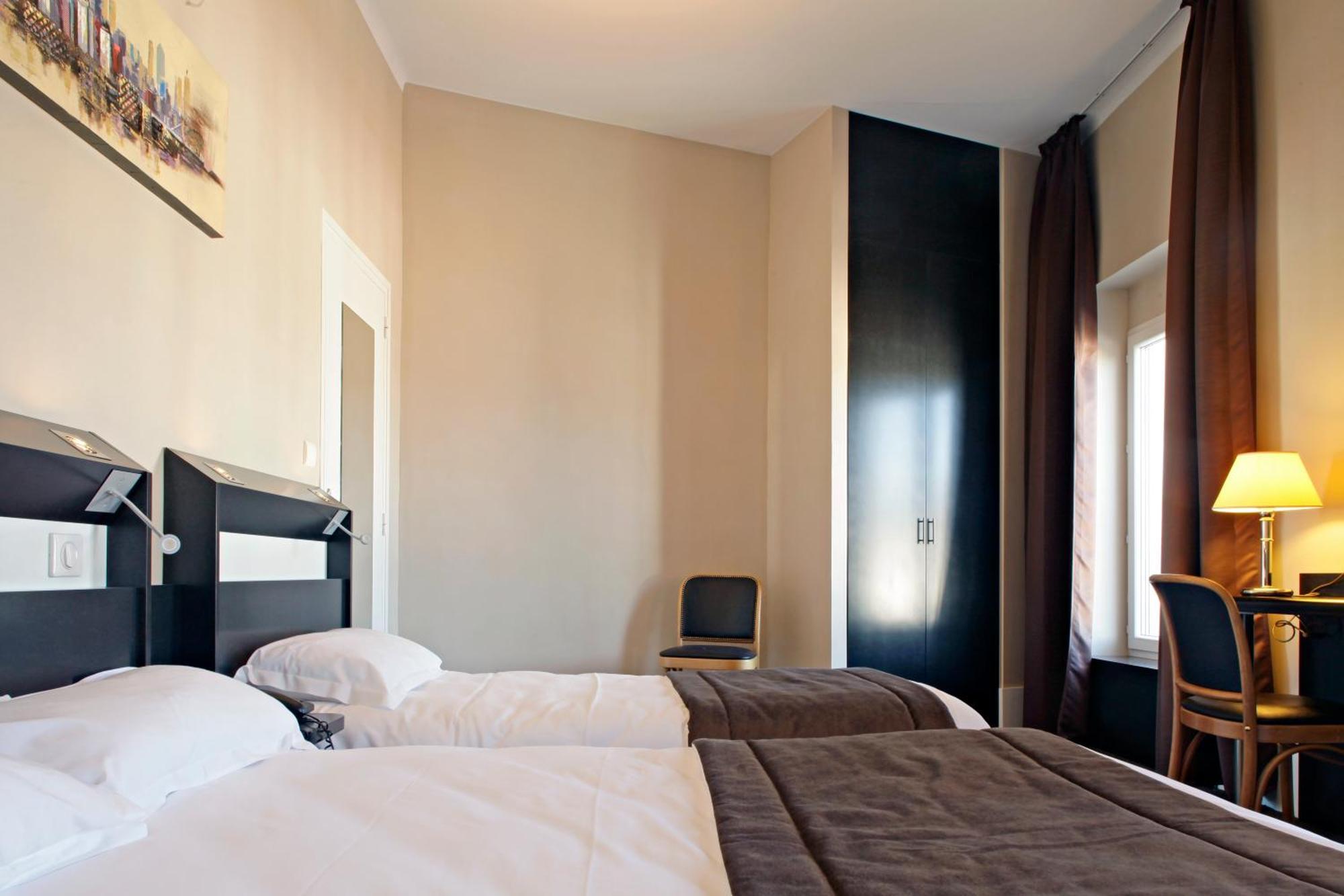 Hotel Logis Des Bourbons