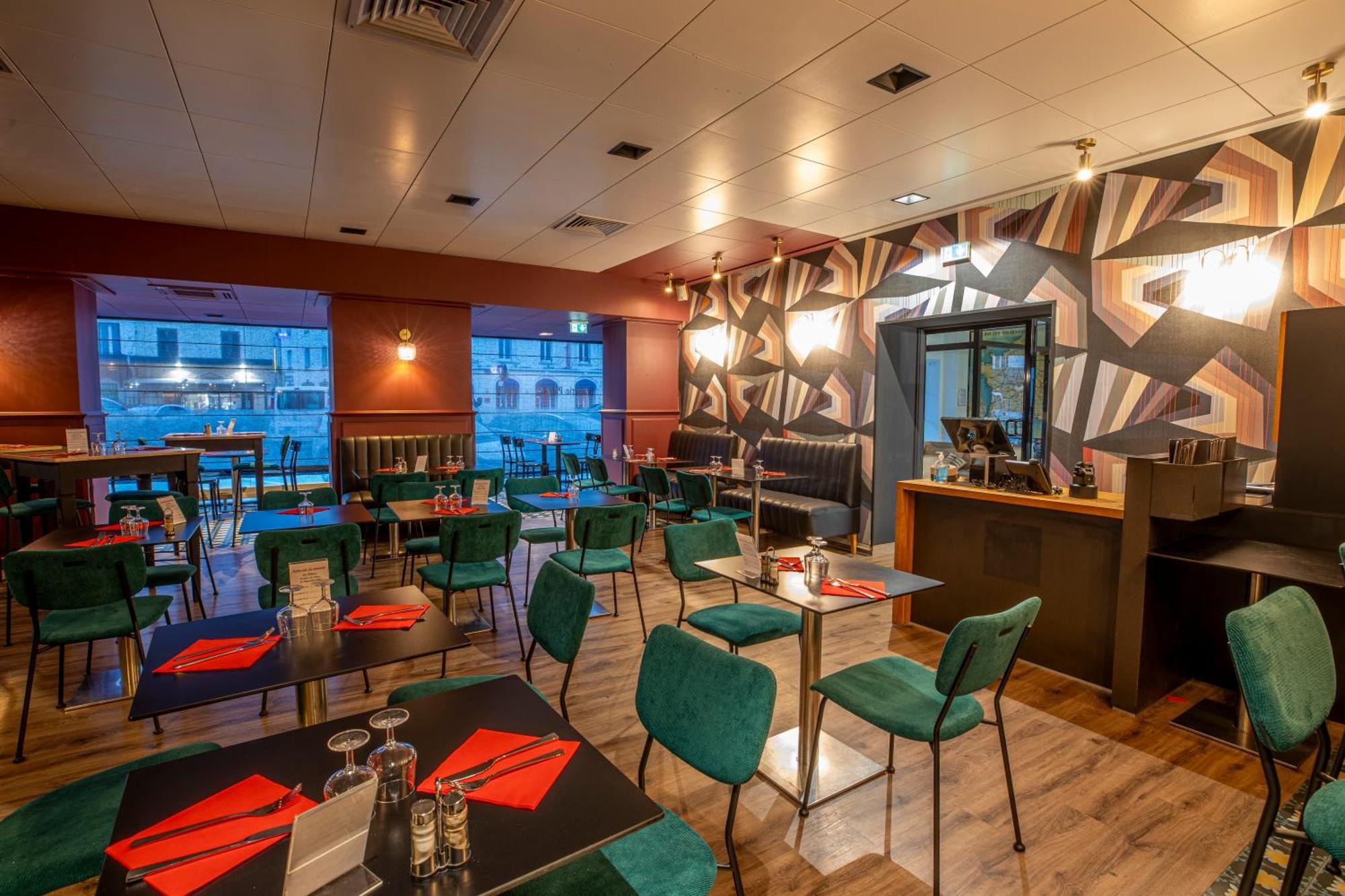 Logis Des Bourbons Hotel 3*