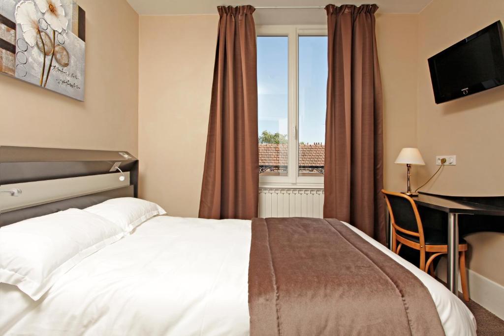Logis Des Bourbons Hotel 3*