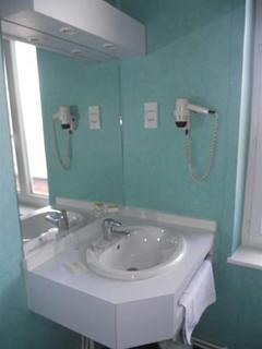 Hotel Logis Des Bourbons 3*